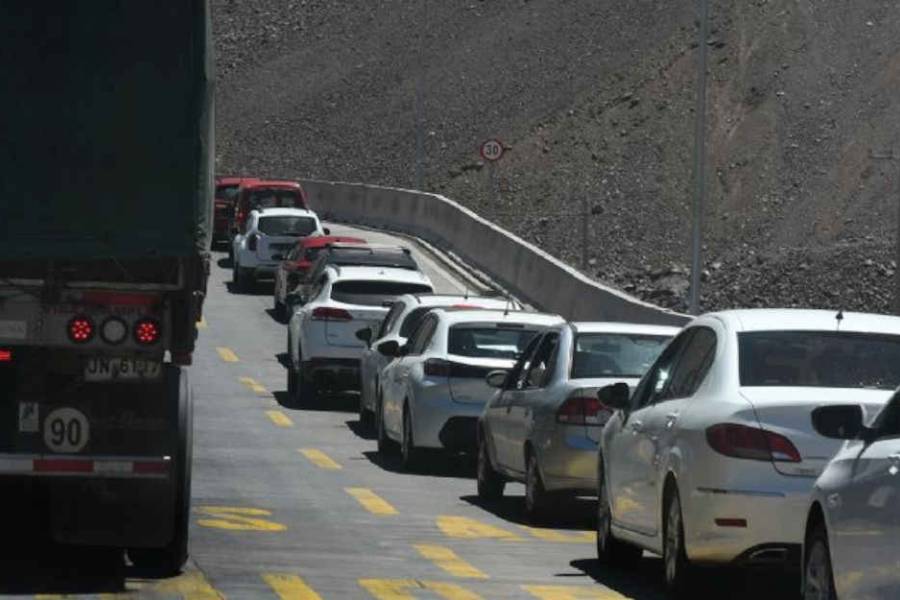 Paso a Chile: siguen las largas filas para cruzar al vecino país