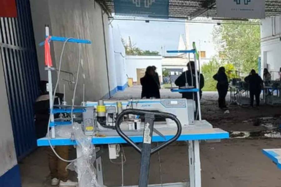 Trabajadores de la textil Mom Sport ingresaron con un cerrajero a la fábrica para recuperar pertenencias y retirar maquinaria embargada