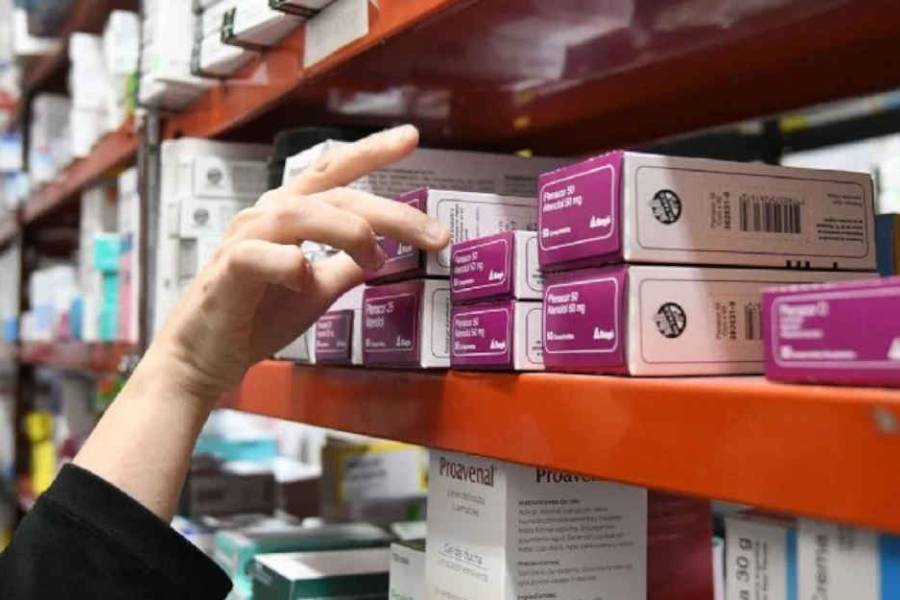El Gobierno decretó que las farmacias deberán exhibir los precios de medicamentos