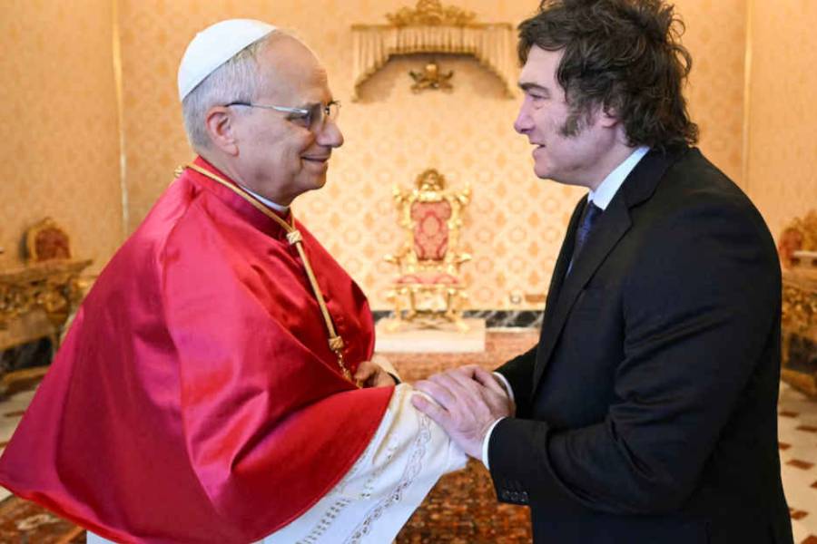 Desde Catamarca al corazón de Roma: Milei obsequió al Papa un poncho de vicuña artesanal