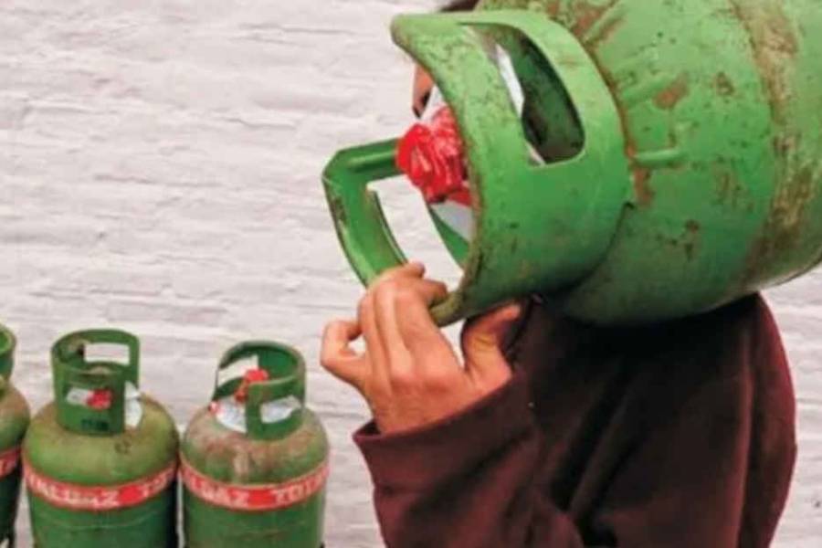 El gobierno eliminó los fideicomisos para financiar subsidios a las garrafas de gas y obras viales