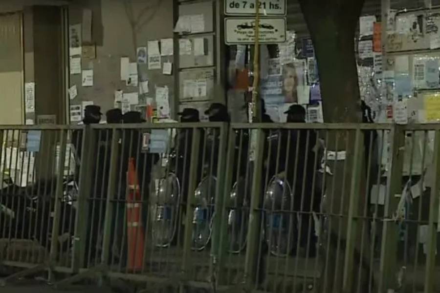 Vallaron y pusieron custodia policial en la casa de Cristina Kirchner