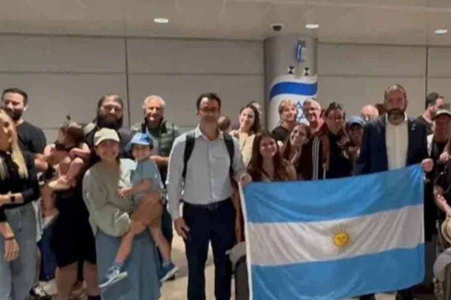 Partió a Roma el primer vuelo de Aerolíneas Argentinas que traerá a los argentinos varados en Israel