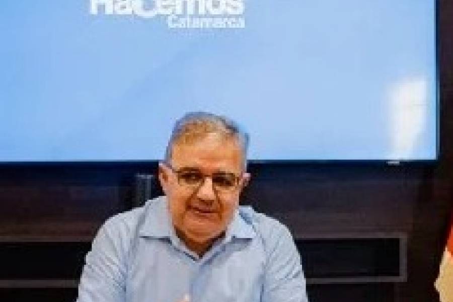 Raúl Jalil otorgó un bono de 80 mil pesos para becados 