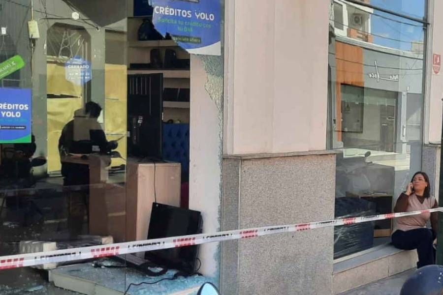 Susto en pleno centro por un incendio en un local comercial