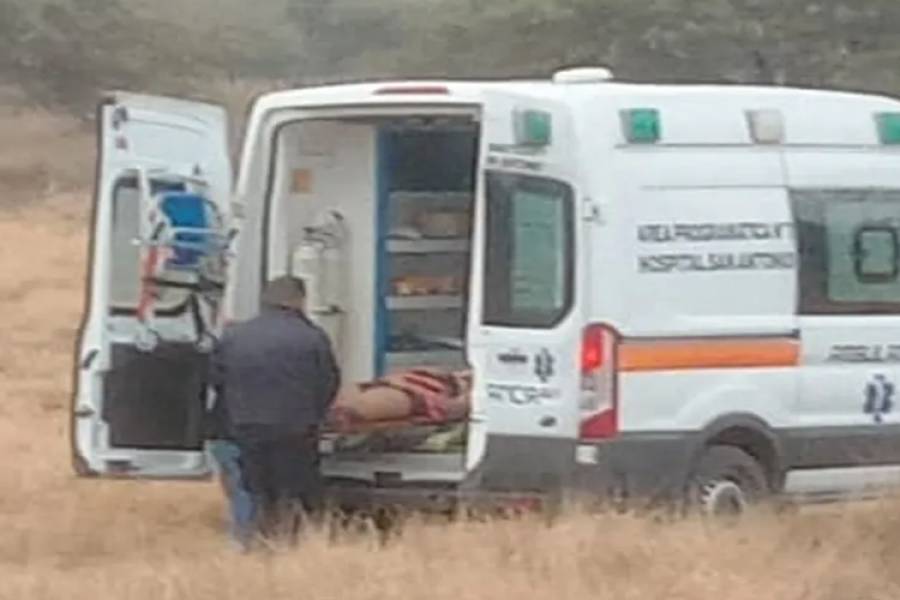 Fallecen dos jóvenes tras volcar el auto en que se conducían