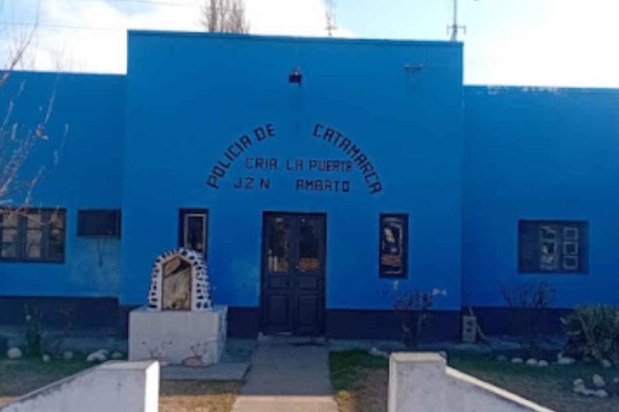 Quedó atrapado en el barro mientras paseaba y fue rescatado por la Policía