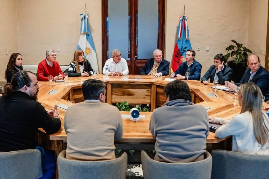 Laguna Blanca: Jalil reunió al gabinete provincial para analizar la situación