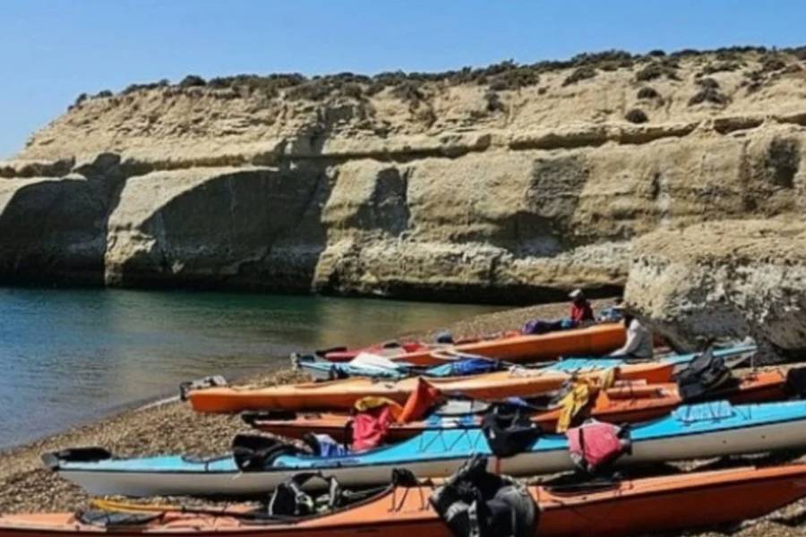 Ofrecía paseos gratis en kayak para mujeres y abusaba de ellas: fue detenido