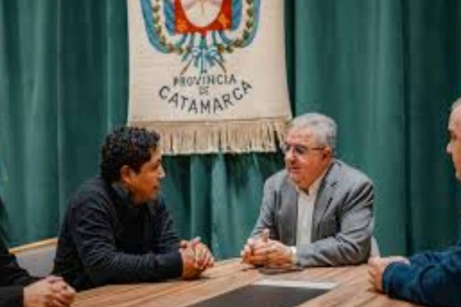 Jalil se reunió con intendente de Villa Vil en la previa a su llegada a Laguna Blanca