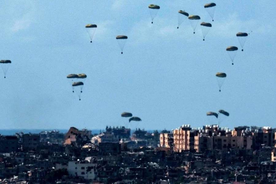 Cinco países lanzan paquetes de ayuda desde el aire en Gaza mientras se agrava la hambruna