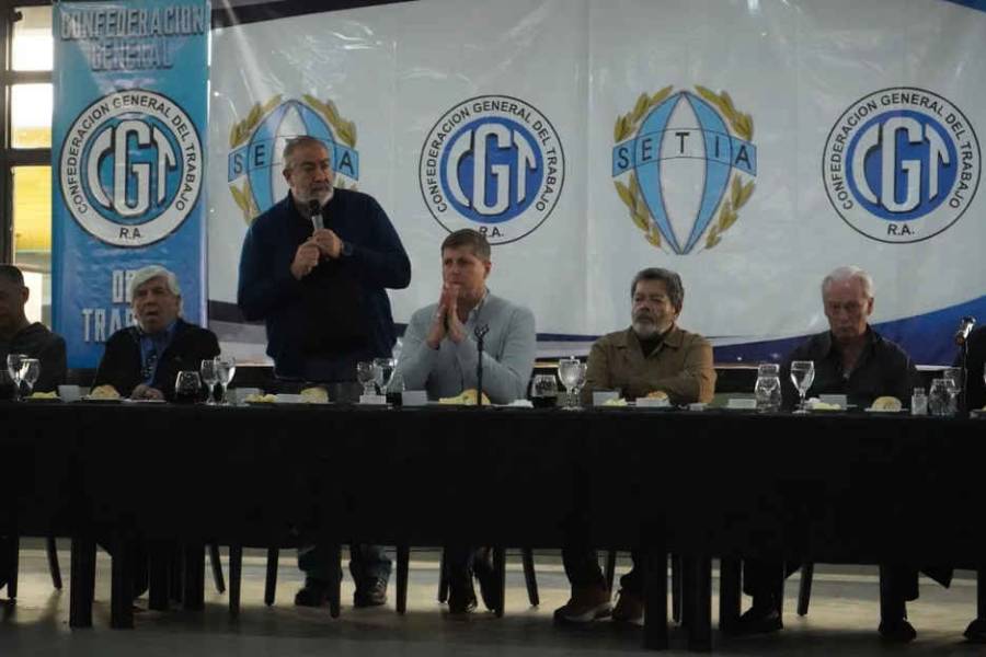 Con más de 120 secretarios generales, comenzó la cumbre de la CGT con la mira puesta en su futura conducción