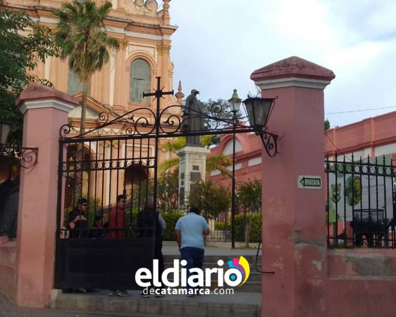 Los catamarqueños concurren a las urnas para elegir 82 cargos