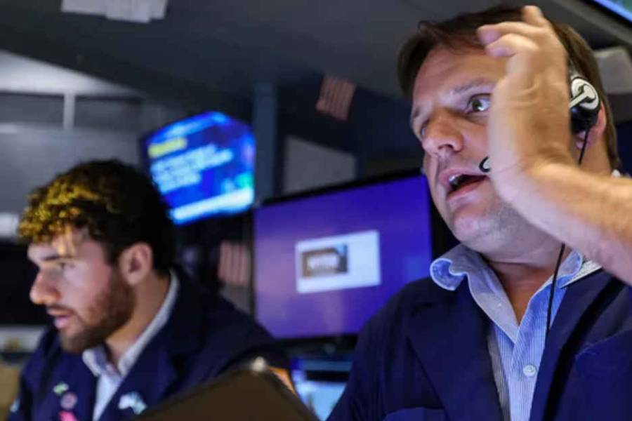 El riesgo país no frena su caída y quiebra los 480 puntos básicos, mientras los bonos operan al alza