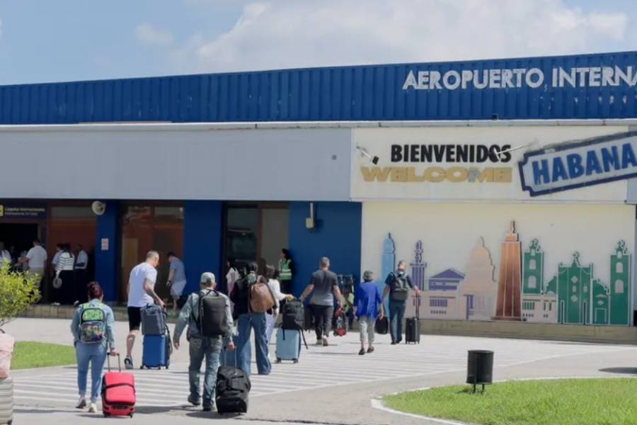 Cuba advirtió a las aerolíneas que operan en su país que no tendrá combustible para sus aviones