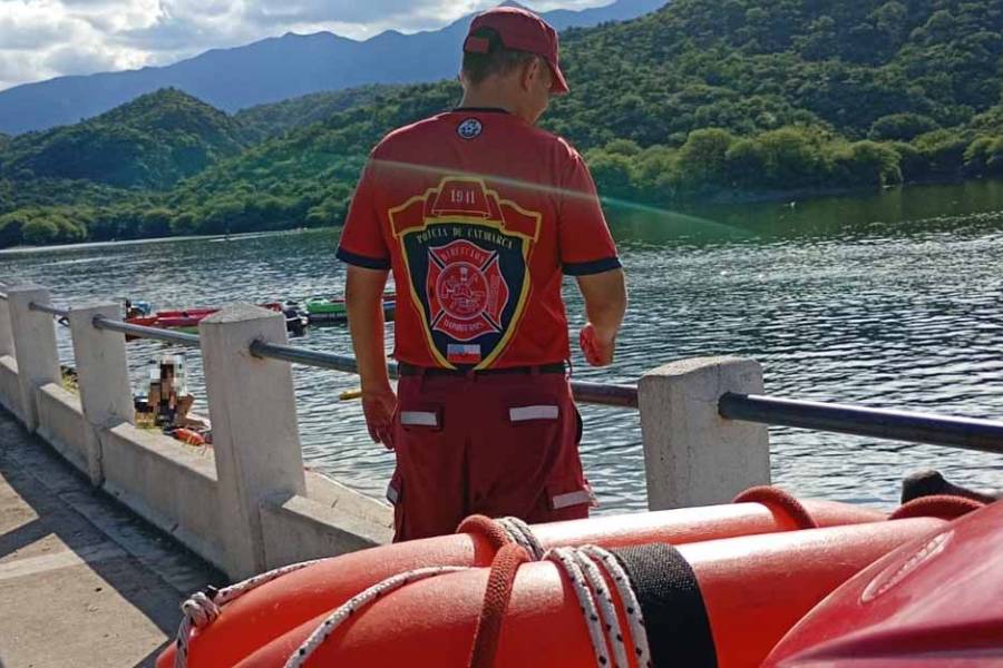 Operativo de seguridad en El Jumeal: Bomberos de la policía refuerzan la prevención lacustre 