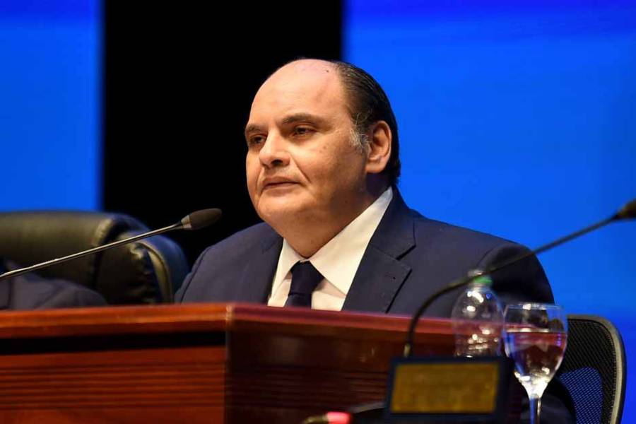 Saadi contra Tiago Puente: “Le sale muy caro al contribuyente pagarle 3 o 4 millones de pesos, para que ande contando baches”