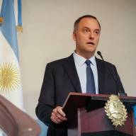 Manuel Adorni acusó al peronismo de convertir el país en “tierra arrasada” y habló de “revolución económica”