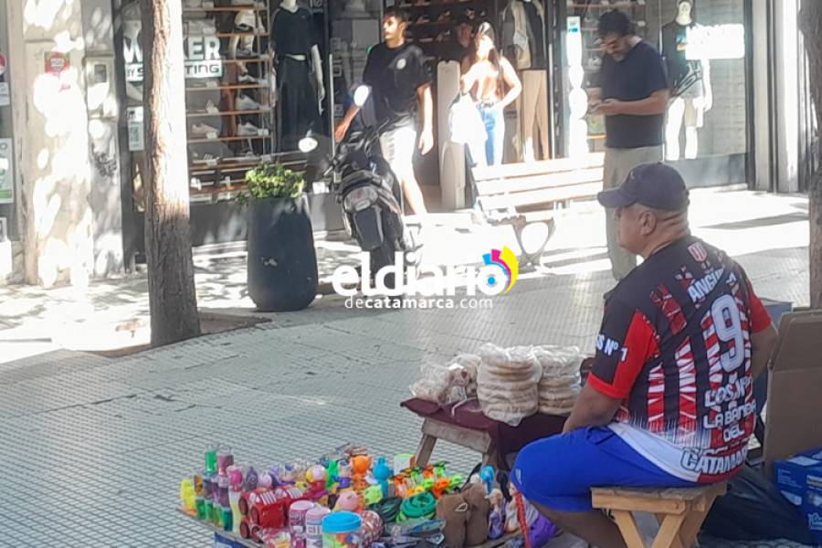 El polémico proyecto que prohibiría la venta ambulante dentro de locales gastronómicos 