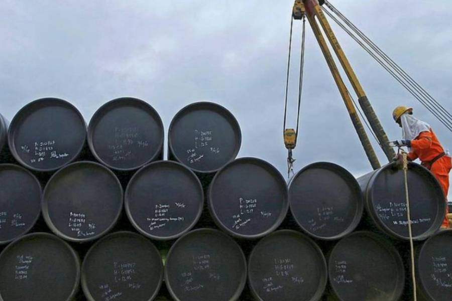 Sigue subiendo el petróleo y preocupa impacto en las naftas