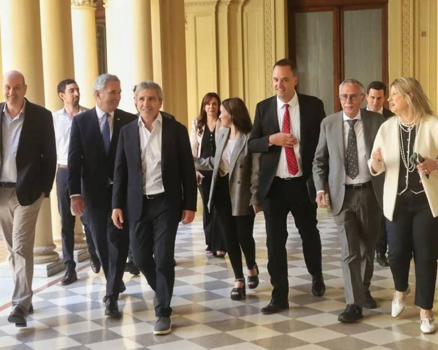 El Gobierno le puso fecha a la reducción de los gastos corrientes y de capital de cada ministerio