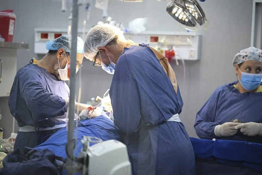 Realizan la primera intervención hepática de alta gama en un hospital público de Córdoba