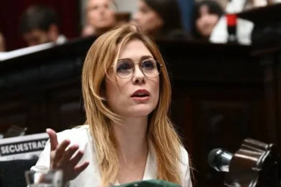Denunciaron a Lilia por difundir las fotos eróticas junto a su ex
