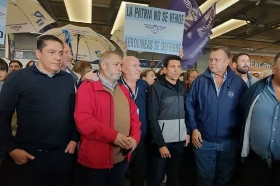Revés para Milei: la Justicia suspendió el decreto del Gobierno que modificaba los descansos para pilotos
