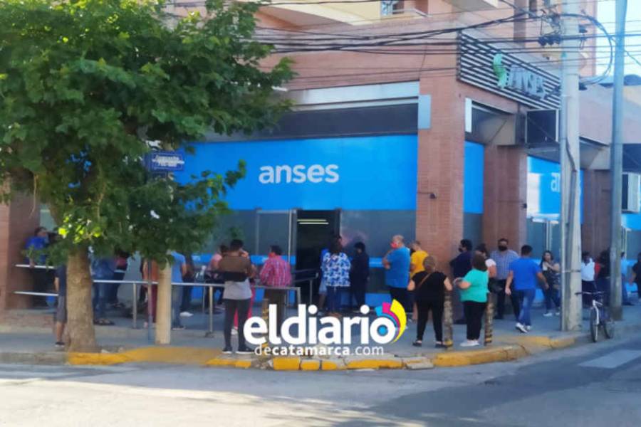 Una empleada pública denuncia el bloqueo de sus haberes tras iniciar su trámite de jubilación