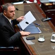 El peronismo en el Senado apura una sesión única para interpelar y votar la destitución de Adorni
