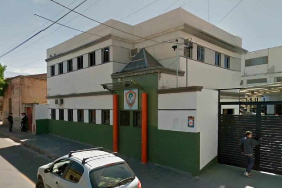 Educación sancionó a colegio privado por permitir ingreso de un alumno con una réplica de arma de fuego
