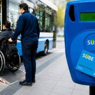La Secretaría de Transporte ratificó que las personas con discapacidad seguirán viajando sin abonar el pasaje