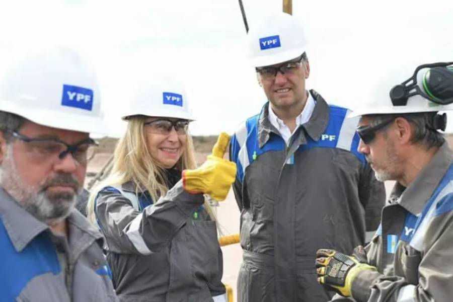 Manuel Adorni completó su salida del Estado: presentó su renuncia al directorio de YPF
