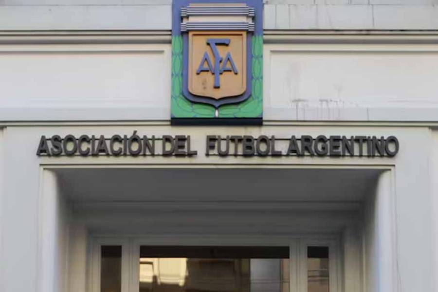 La AFA sufrió un hackeo y divulgó mails denunciando al arbitraje ante Egipto
