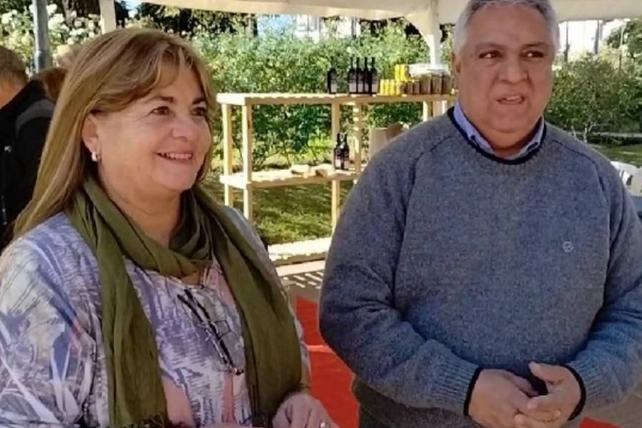 Productores orgánicos exponen sus alimentos en Plaza 25 de Mayo