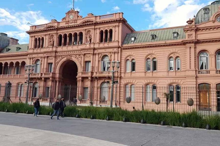 El Gobierno no dictó asueto por el partido, pero dio 