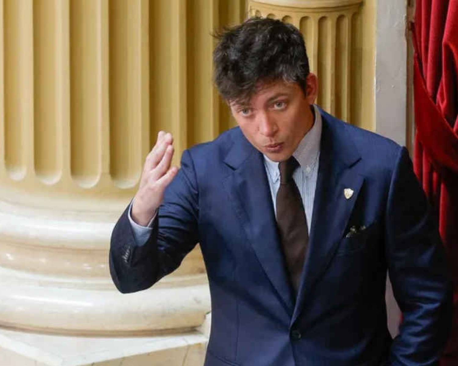 Santiago Caputo se ausentó de la reunión de gabinete y crecen las versiones sobre su futuro