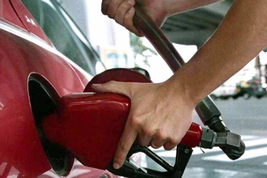 La venta de combustibles volvió a caer en agosto