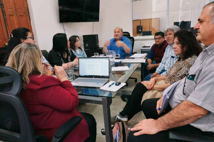 Gremios y Gobierno acuerdan la agenda para reparar las escuelas de la provincia