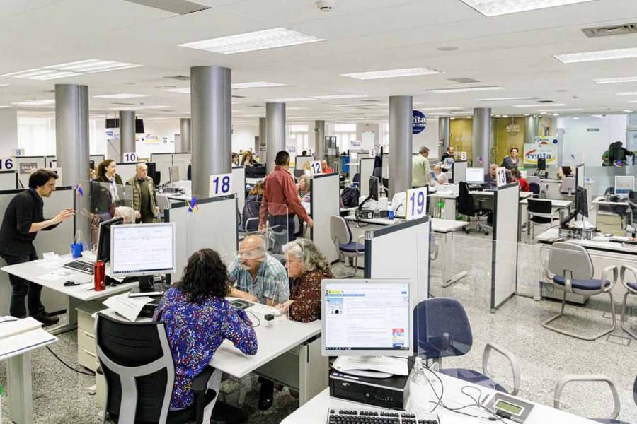Radiografía de la “motosierra” en el Estado: ya son más de 72.000 los empleos recortados en la gestión Milei