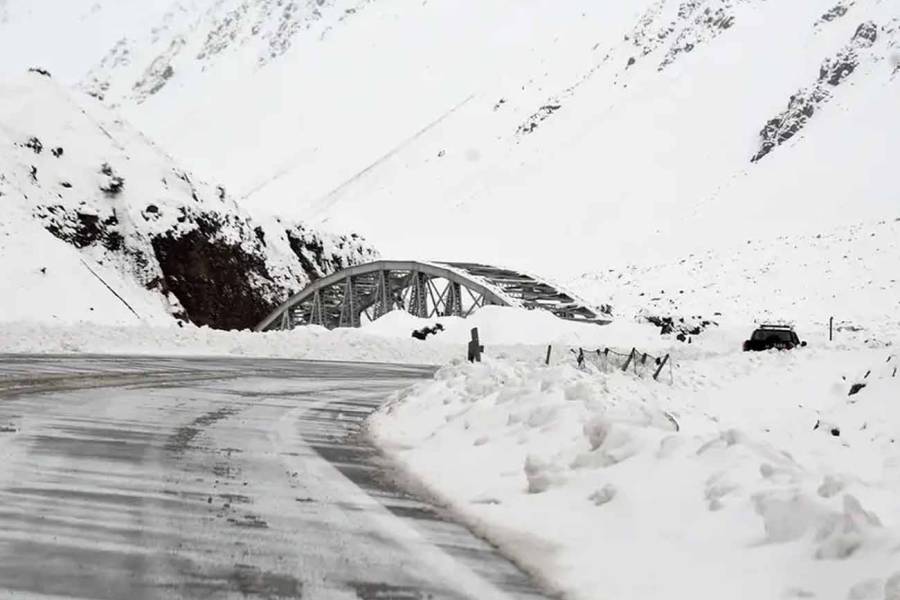 Con condiciones adversas en alta montaña, el paso a Chile continúa cerrado