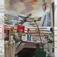 Muere en plena misa un sacerdote tras caerle encima un crucifijo